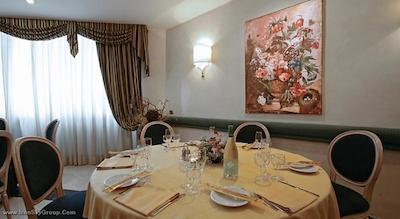 نوا دموس هتل اند سوئیتس