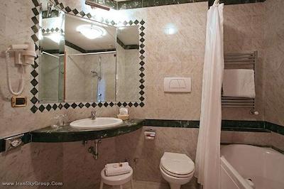 نوا دموس هتل اند سوئیتس