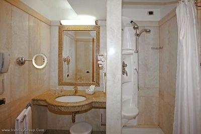 نوا دموس هتل اند سوئیتس