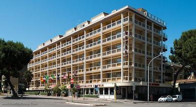 آمریکان پالاس یور