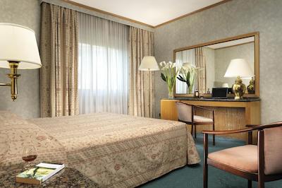 هتل بورلی هیلز رم