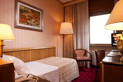 هتل بورلی هیلز رم