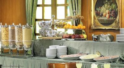 هتل بورلی هیلز رم