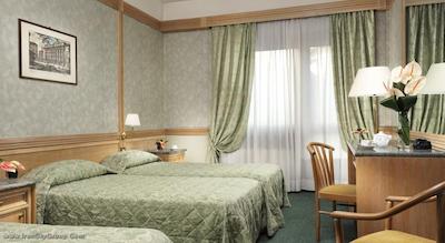 هتل بورلی هیلز رم