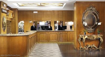 هتل بورلی هیلز رم