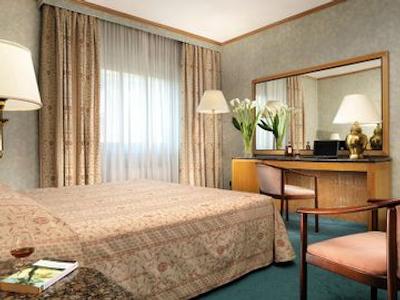 هتل بورلی هیلز رم