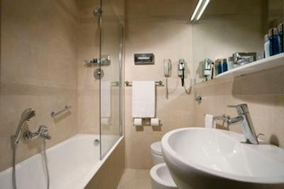 هتل بورلی هیلز رم