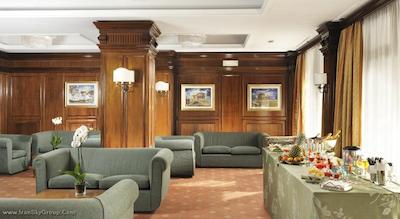 هتل بورلی هیلز رم