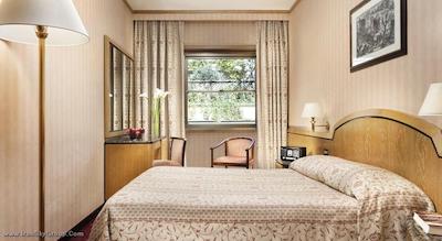 هتل بورلی هیلز رم