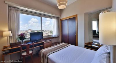 بست وسترن پیکادیلی