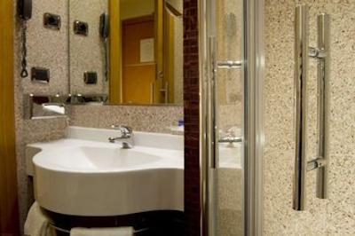 هیلتون گاردن این رم کلاریج