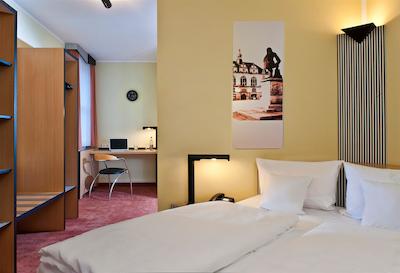 تریپ بای ویندهام هال