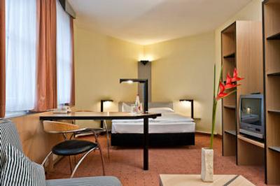 تریپ بای ویندهام هال