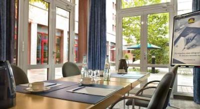 تریپ بای ویندهام هال