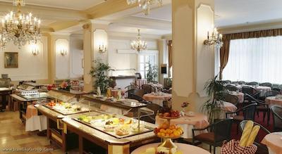 آمباسادور زلاتا هوسا