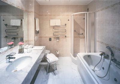 آمباسادور زلاتا هوسا