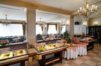 آمباسادور زلاتا هوسا