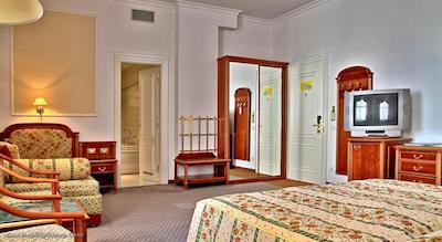 آمباسادور زلاتا هوسا