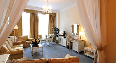 آمباسادور زلاتا هوسا