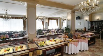 آمباسادور زلاتا هوسا