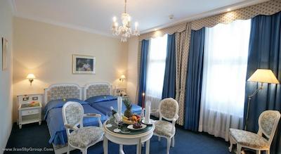 آمباسادور زلاتا هوسا