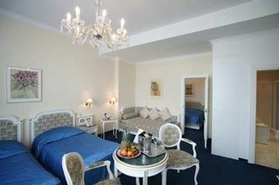 آمباسادور زلاتا هوسا