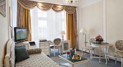 آمباسادور زلاتا هوسا