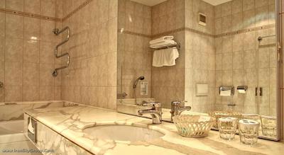 آمباسادور زلاتا هوسا