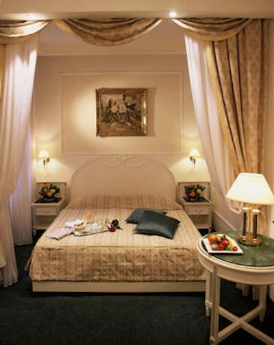 آمباسادور زلاتا هوسا