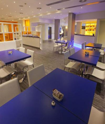 هالیدی این اکسپرس رم-ایست