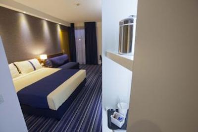 هالیدی این اکسپرس رم-ایست