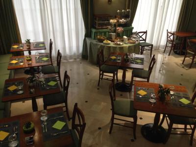 گرین پارک هتل پامفیلی