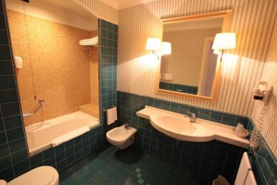 گرین پارک هتل پامفیلی