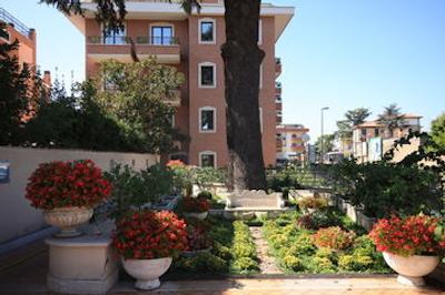 اسموت هتل رم وست