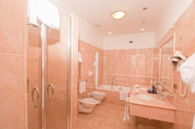 آمباشیاتوری پالاس