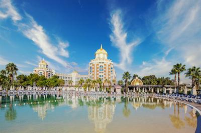 دلفین بی گراند ریزورت