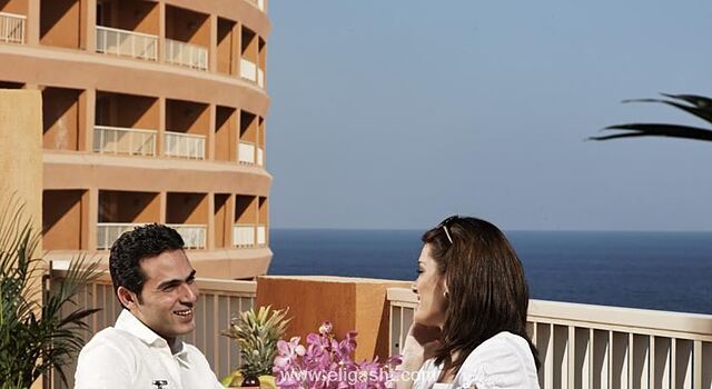 تایتانیک دلوکس لارا