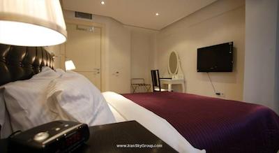 هم استی هم نیشانتاشی