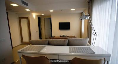 هم استی هم نیشانتاشی