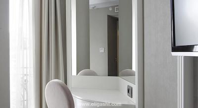 میا بر هتلز