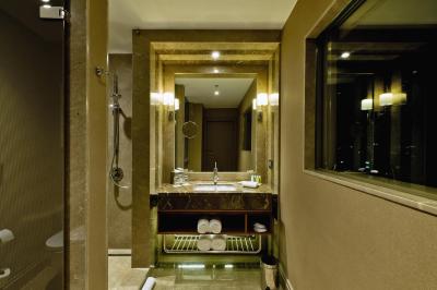 رنسانس استانبول پلات بسفروس هتل