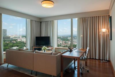 رنسانس استانبول پلات بسفروس هتل