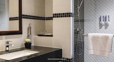 آدلفی پاتایا