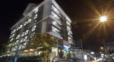 آدلفی پاتایا