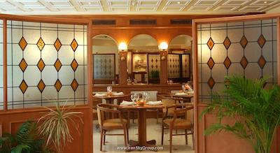 آتن اتریوم هتل اند جکوزی سوئیتس