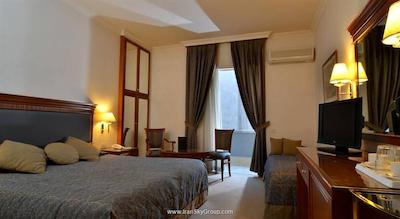 آتن اتریوم هتل اند جکوزی سوئیتس