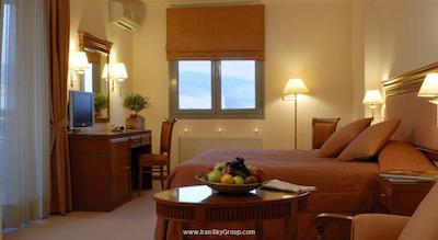 آتن اتریوم هتل اند جکوزی سوئیتس