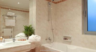 آتن اتریوم هتل اند جکوزی سوئیتس