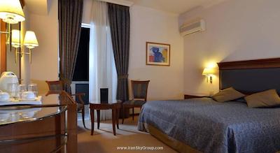 آتن اتریوم هتل اند جکوزی سوئیتس