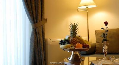 آتن اتریوم هتل اند جکوزی سوئیتس